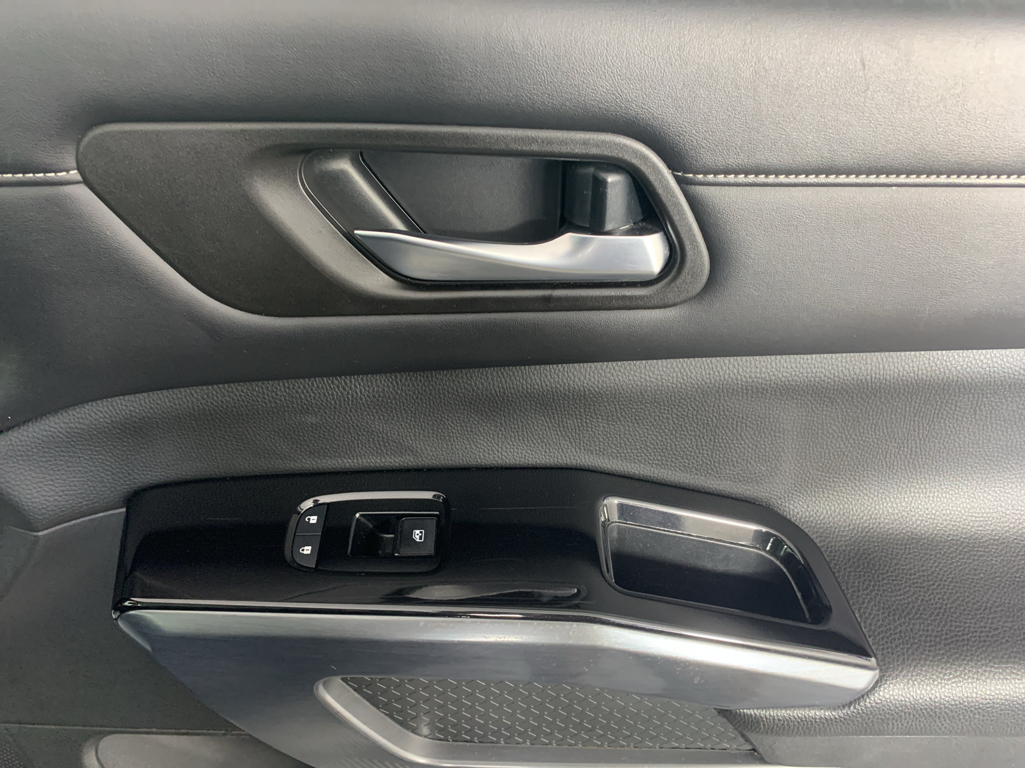 Used 2022 Nissan Pathfinder SL w/ SL Premium Package FWD image 38
