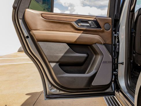 Used 2025 GMC Yukon Denali Ultimate image 41