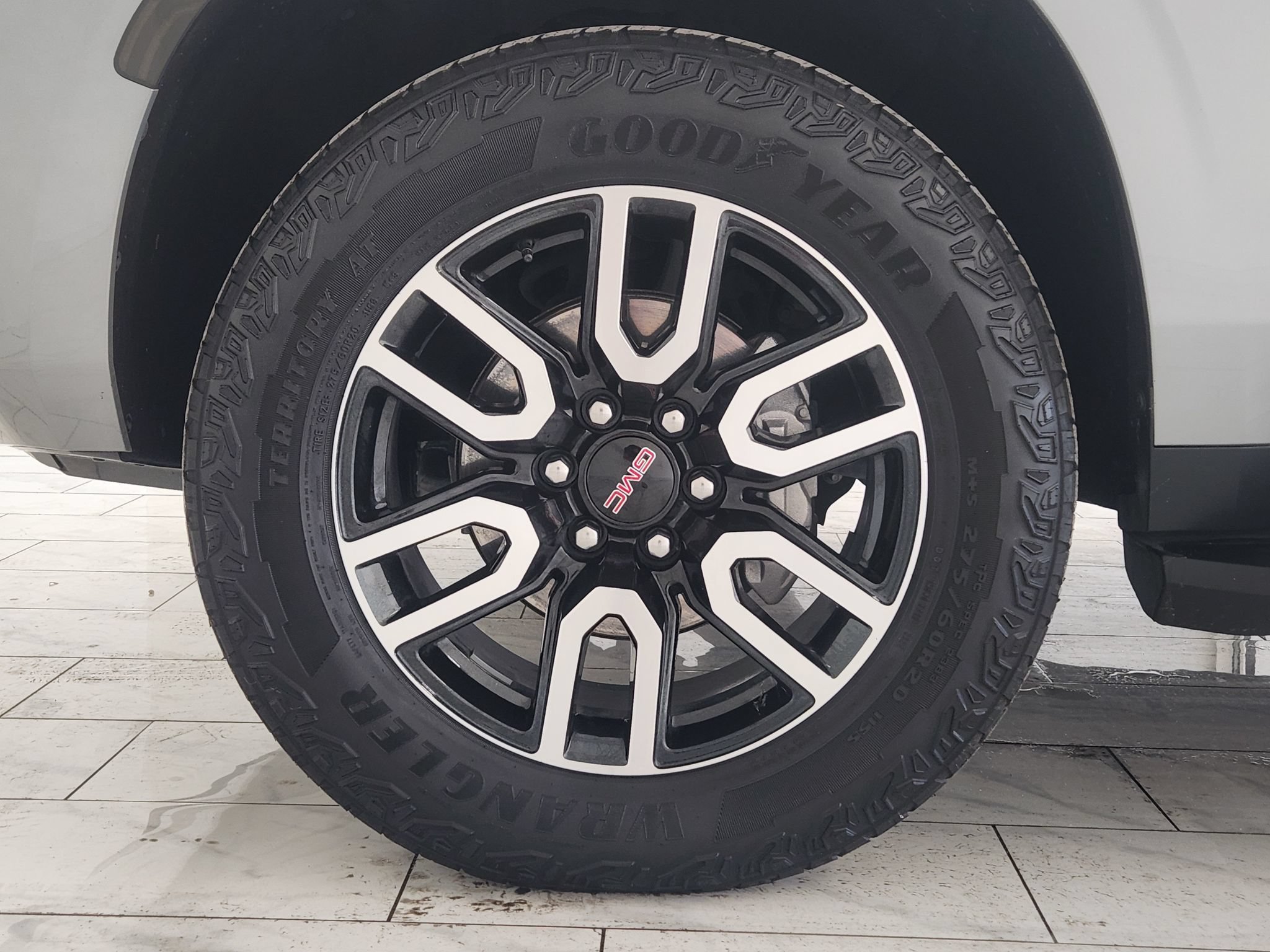 Used 2024 GMC Yukon AT4 w/ Technology Package AWD/4WD image 10