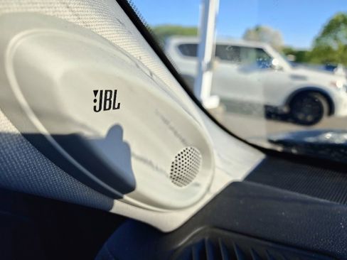 Used 2023 Toyota Highlander Limited AWD/4WD image 9