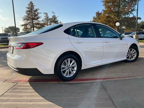 Used 2025 Toyota Camry LE image 6