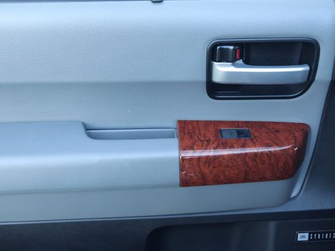 Used 2018 Toyota Sequoia Platinum image 35