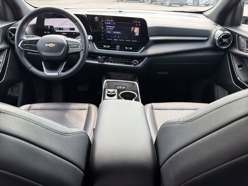 Used 2026 Chevrolet Equinox LT w/ Convenience Package II FWD image 4