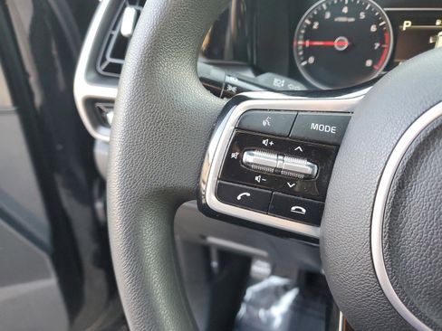 Certified 2023 Kia Sorento LX image 30
