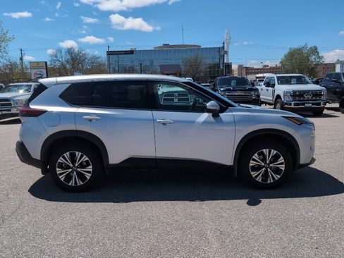 Used 2021 Nissan Rogue SV AWD/4WD image 5