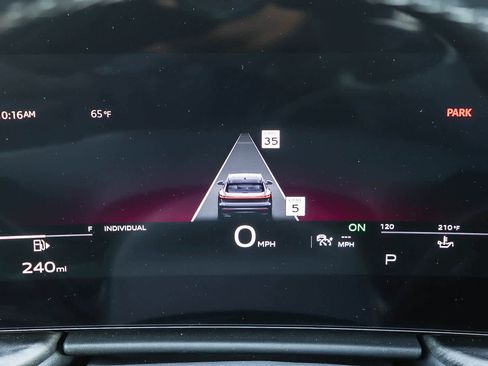 Used 2025 Audi Q5 Premium w/ Convenience Package image 32