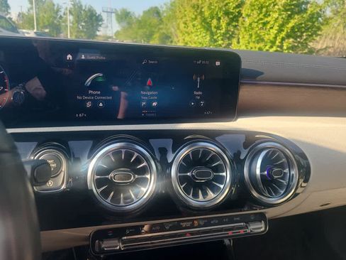 Used 2023 Mercedes-Benz CLA 250 4MATIC image 3