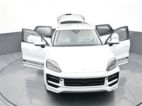 New 2026 Porsche Cayenne GTS image 31