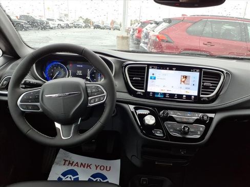 New 2026 Chrysler Pacifica Select w/ S Appearance Package image 8