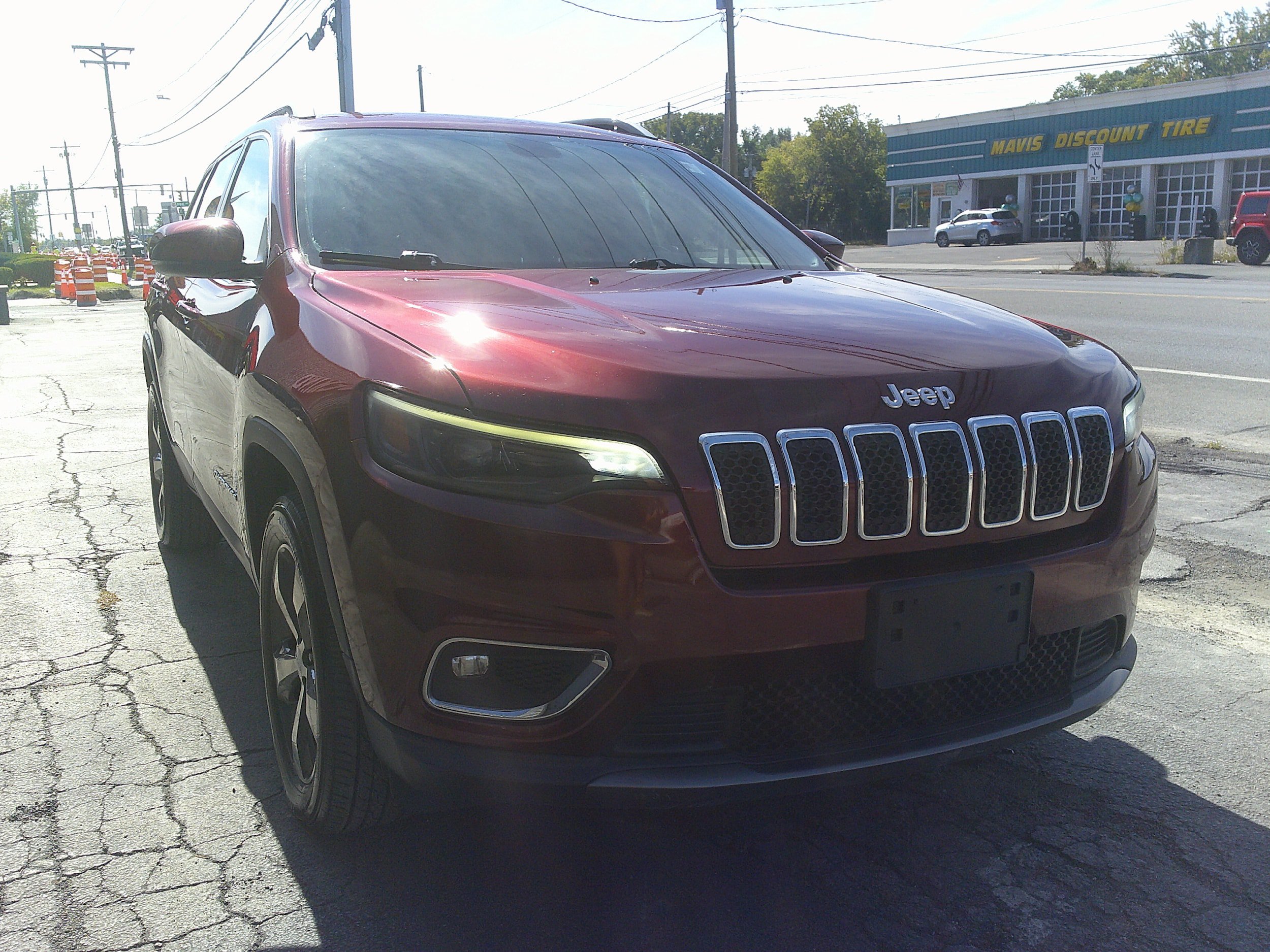 Used 2019 Jeep Cherokee Limited AWD/4WD image 11