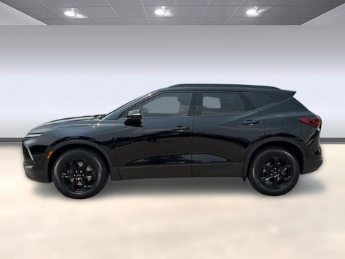 Certified 2025 Chevrolet Blazer LT w/ Midnight/Sport Edition FWD image 2