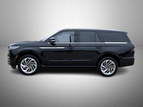 Used 2025 Lincoln Navigator Reserve AWD/4WD image 8