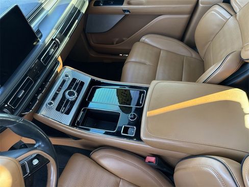 Used 2020 Lincoln Aviator Black Label w/ Class IV Trailer Tow Package image 23