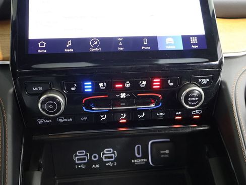 Used 2023 Jeep Grand Cherokee Summit AWD/4WD image 66