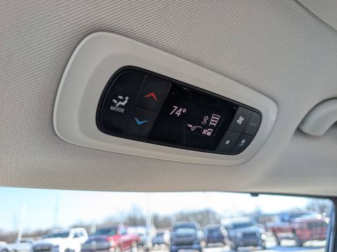 Used 2024 Chrysler Pacifica Touring-L image 32