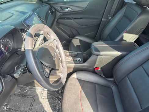 Used 2022 Chevrolet Equinox RS w/ RS Leather Package FWD image 9