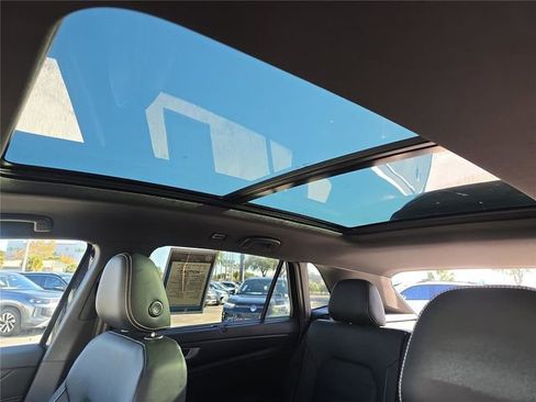 Used 2025 Volkswagen Atlas Cross Sport SEL image 27