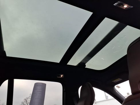 Used 2021 Volvo V60 T5 Cross Country image 14