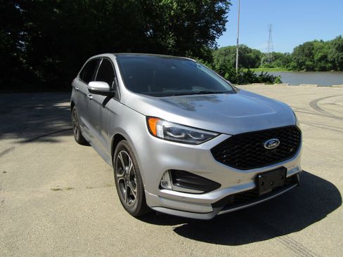 Certified 2022 Ford Edge ST w/ Equipment Group 401A image 8