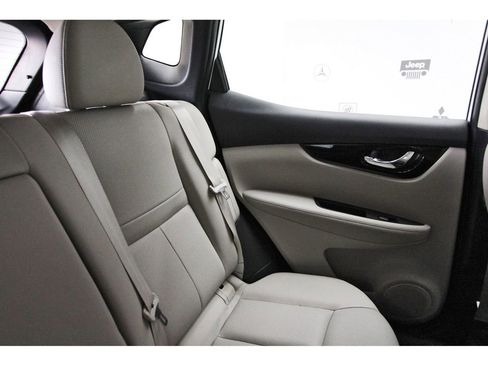 Used 2022 Nissan Rogue Sport SL FWD image 9