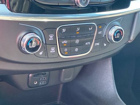 Used 2023 Chevrolet Traverse RS AWD/4WD image 13