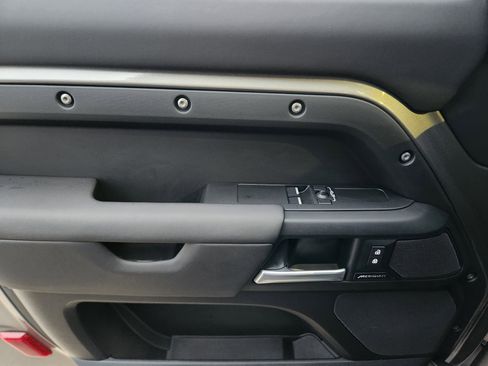 Certified 2025 Land Rover Defender 90 S image 28