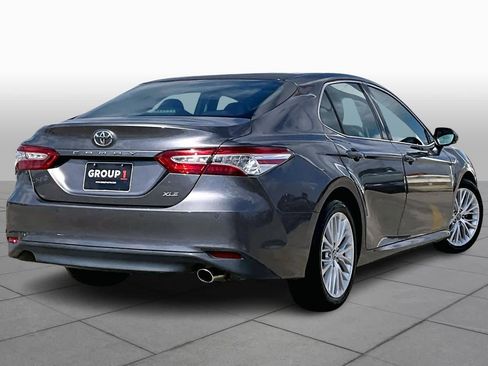 Used 2018 Toyota Camry XLE image 11