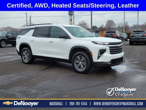 Used 2024 Chevrolet Traverse LT image 2