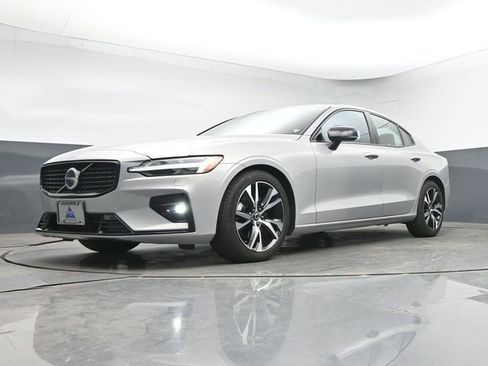 Used 2023 Volvo S60 B5 Core w/ Climate Package FWD image 13