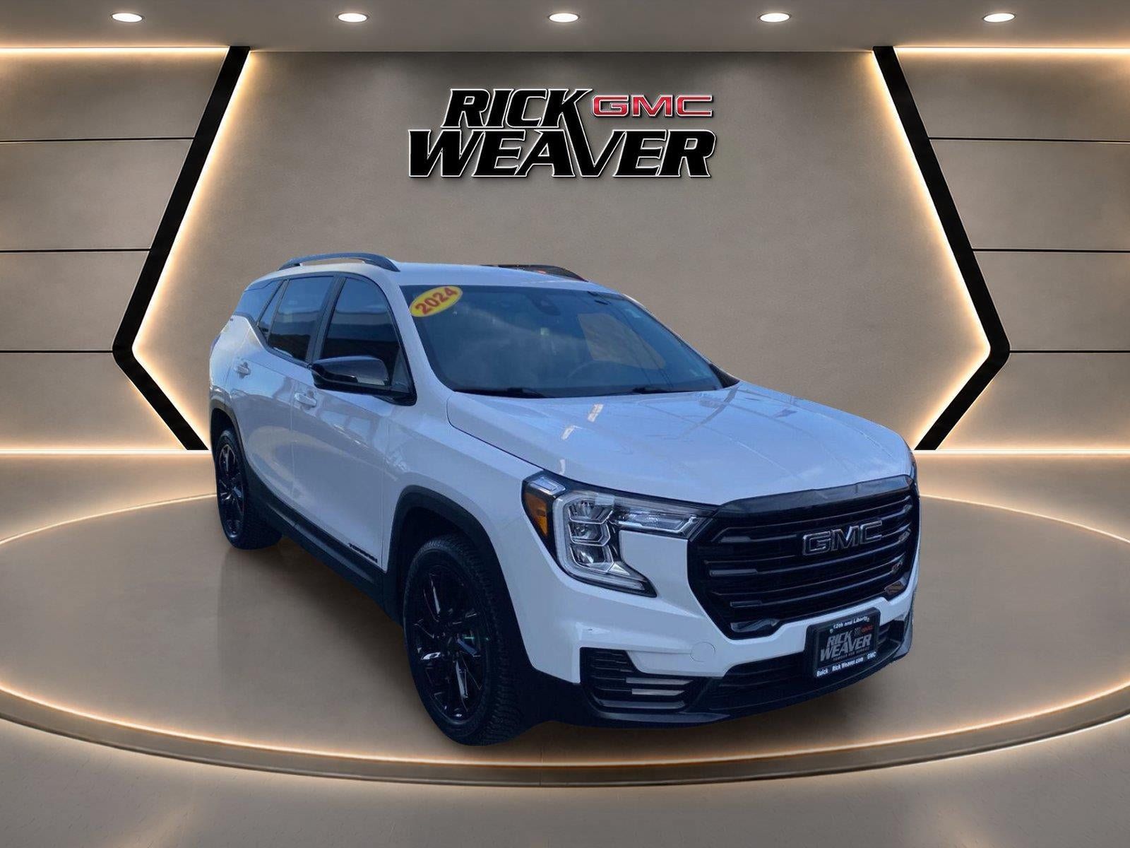 Used 2024 GMC Terrain SLE w/ Driver Convenience Package AWD/4WD image 9