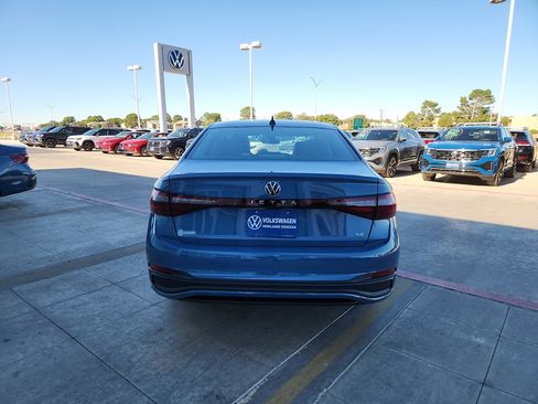 New 2026 Volkswagen Jetta SE image 6