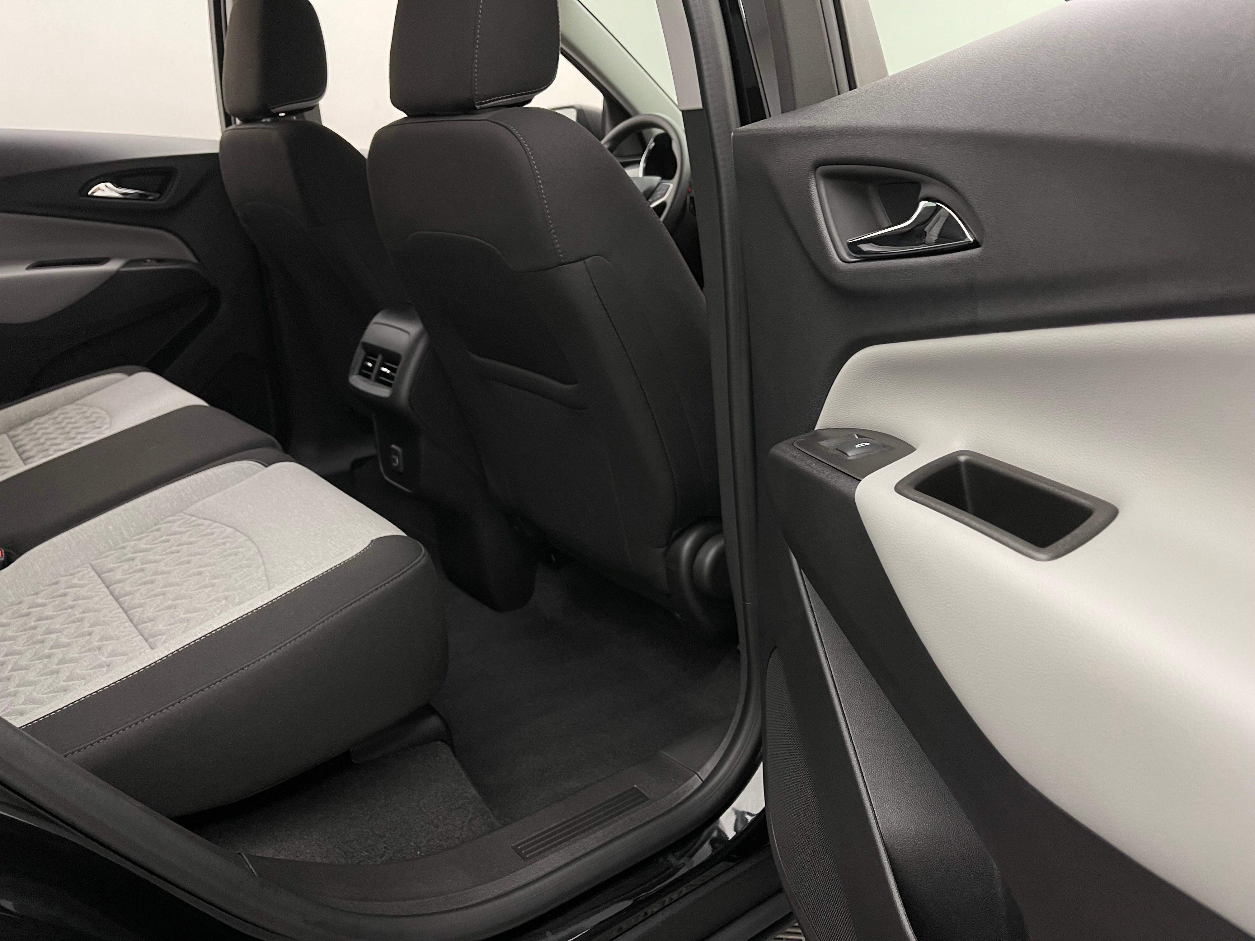 Used 2024 Chevrolet Equinox LS FWD image 31