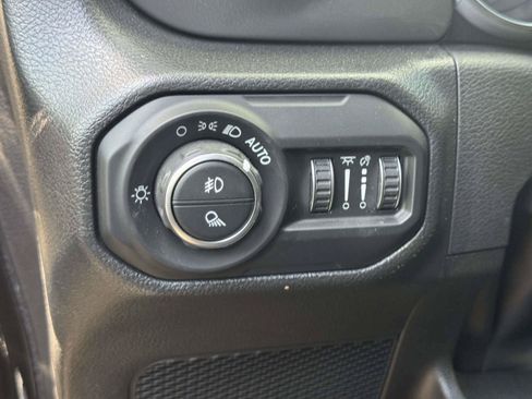 Used 2022 Jeep Gladiator Overland w/ Cold Weather Group AWD/4WD image 19