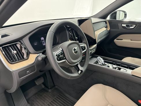 Used 2026 Volvo XC60 B5 Core image 4