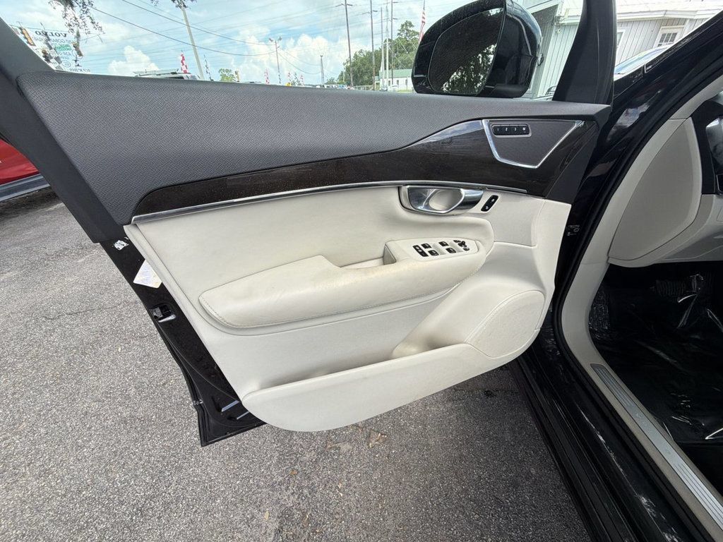 Used 2018 Volvo XC90 T6 Momentum w/ Convenience Package AWD/4WD image 12