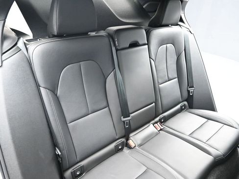 Used 2025 Volvo XC40 B5 Plus image 16