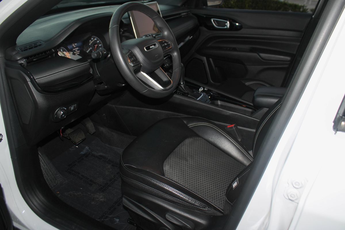 Used 2023 Jeep Compass Latitude AWD/4WD image 13