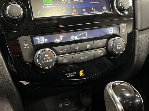 Used 2018 Nissan Rogue SL w/ Premium Package image 27