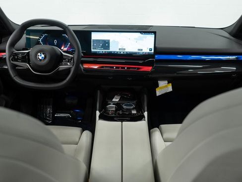 Used 2025 BMW 540i xDrive AWD/4WD image 8