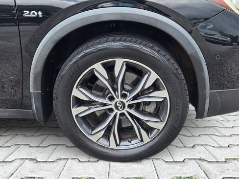Used 2018 INFINITI QX30 Premium w/ Navigation Package AWD/4WD image 3