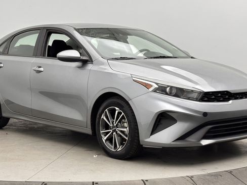 Used 2022 Kia Forte LXS image 3