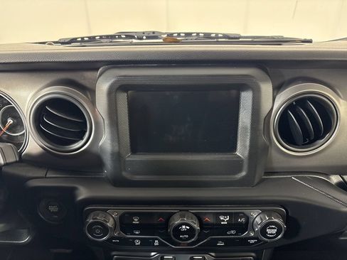 Used 2023 Jeep Wrangler Unlimited Sport AWD/4WD image 25