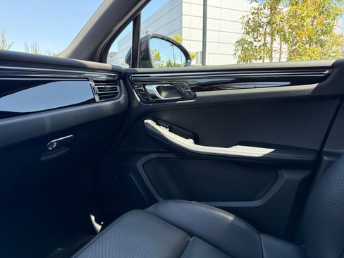 Used 2026 Porsche Macan AWD/4WD image 24