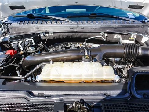 Used 2024 Ford Expedition XLT image 37