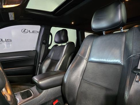 Used 2022 Jeep Grand Cherokee Laredo X RWD image 15