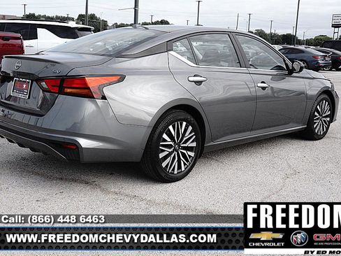 Used 2024 Nissan Altima 2.5 SV FWD image 39