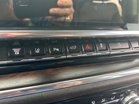 Used 2024 GMC Sierra 2500 SLT w/ SLT Premium Package image 33