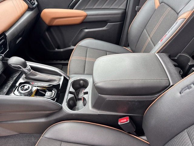 Used 2023 GMC Canyon AT4 w/ Canyon Safety Plus Package AWD/4WD image 17