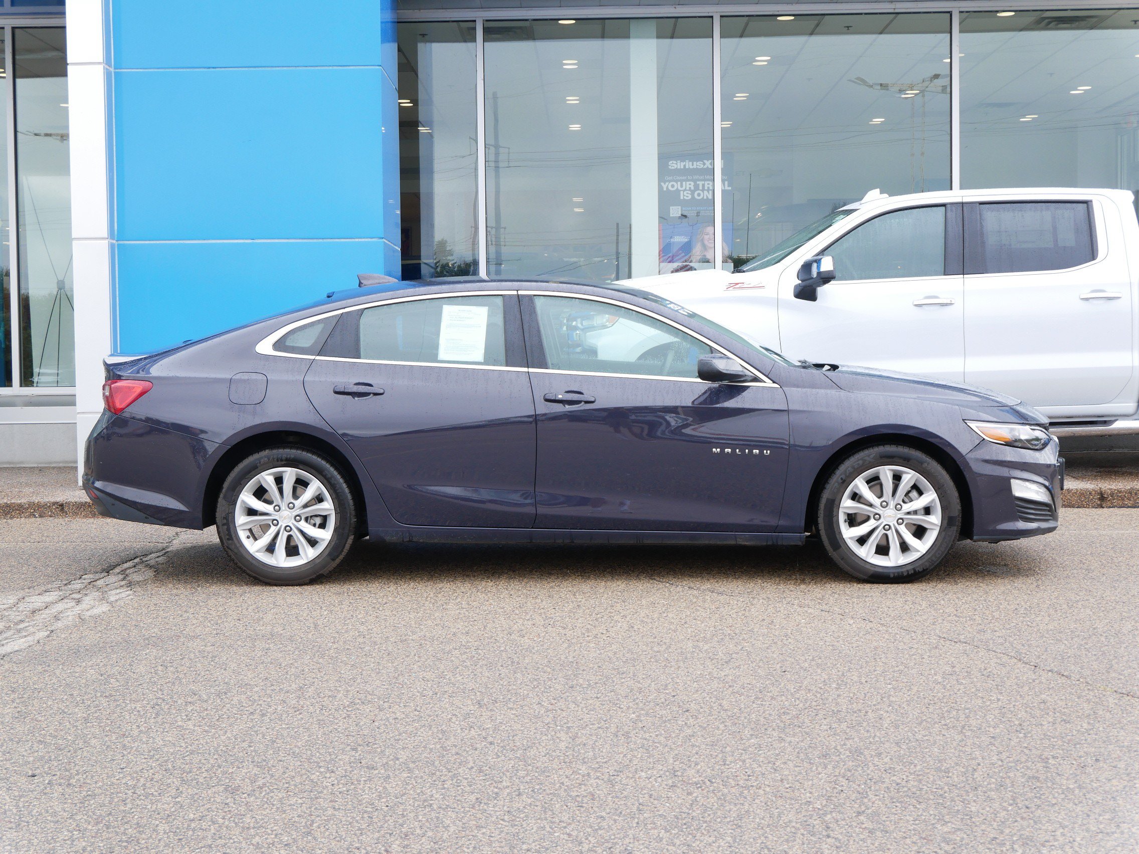 Certified 2025 Chevrolet Malibu LT FWD image 2