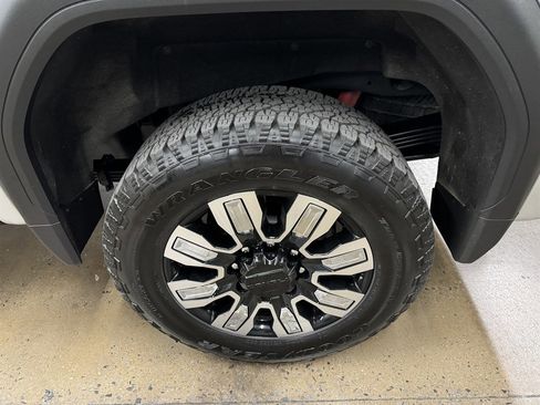 Used 2021 GMC Sierra 2500 Denali w/ Denali Ultimate Package image 9